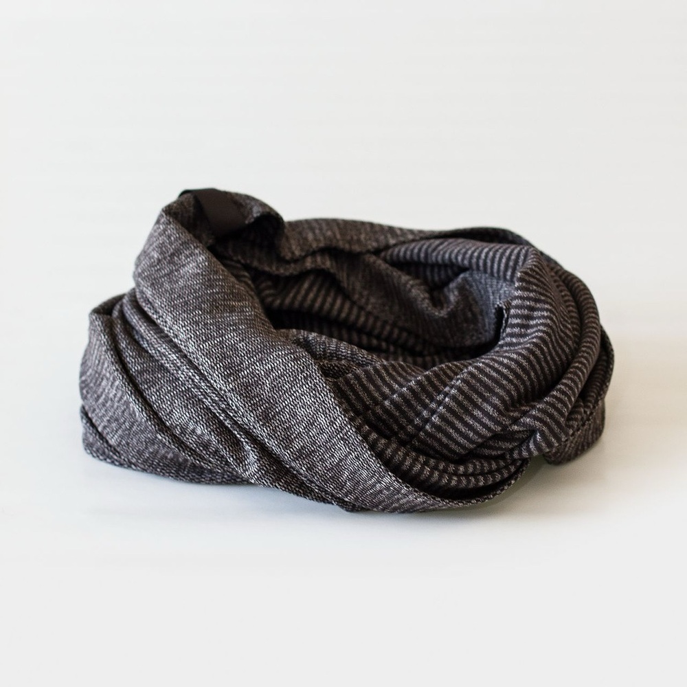 Lululemon Vinyasa Rulu Infinity Scarf Gray Mini Check Pique Nursing Cover